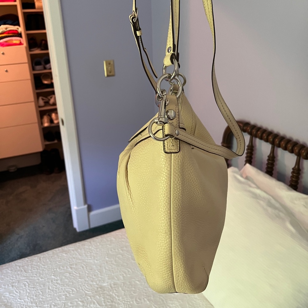Gorgeous Medium Size Coach Bucket Bag - Picture 2 of 5